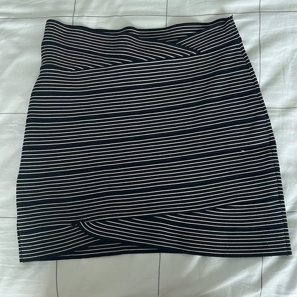 BCBGMaxazria size small black and white striped bandage miniskirt - Picture 3 of 5